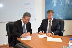 BUENOS AIRES: Funglode firma convenio Universidad Argentina BUENOS AIRES: Funglode firma convenio Universidad Argentina