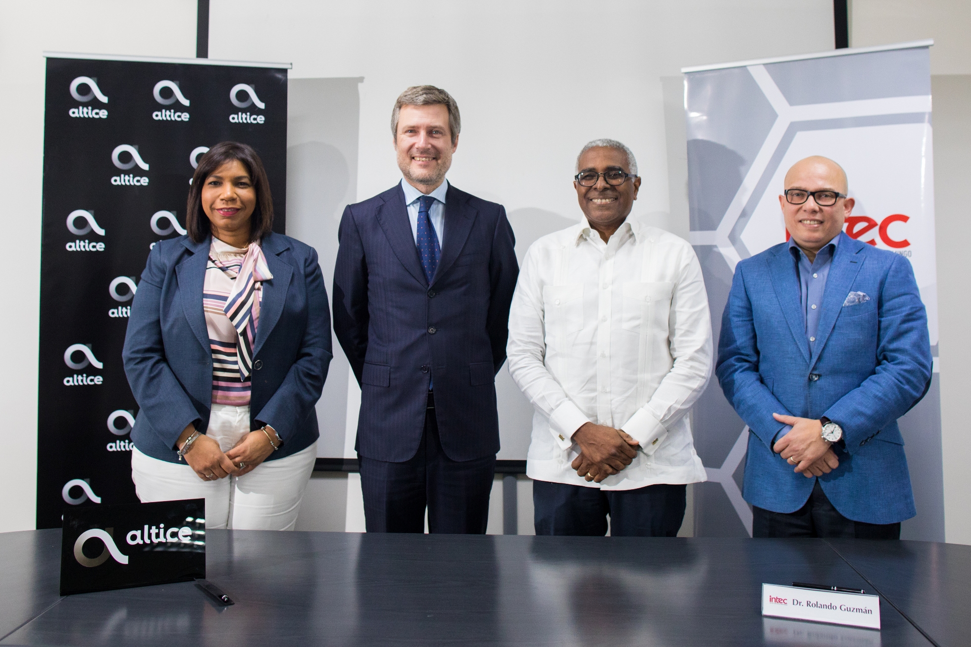 Altice Dominicana continúa realizando acuerdos con universidades de RD imagen