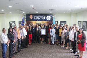 Locutores distinguen radiodifusor Roberto Rodríguez