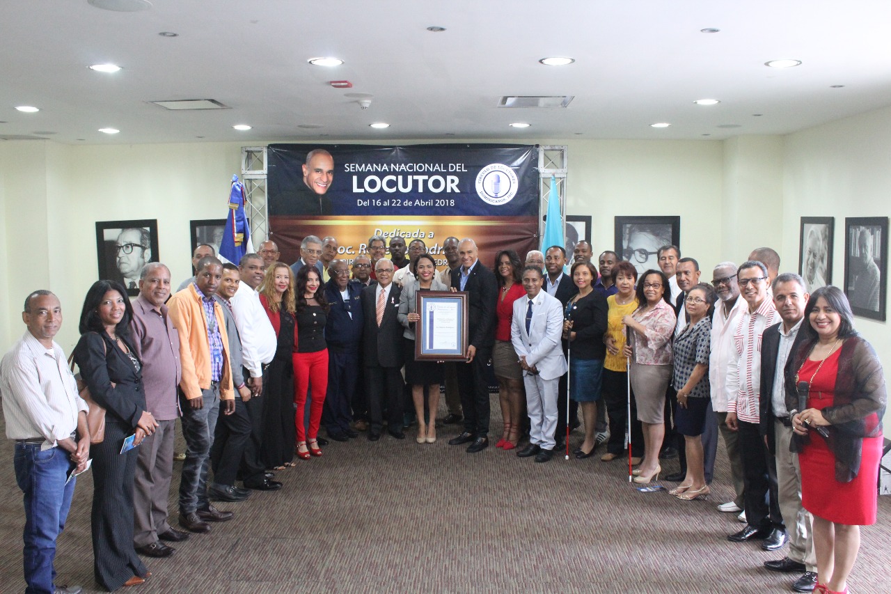 Locutores distinguen radiodifusor Roberto Rodríguez imagen