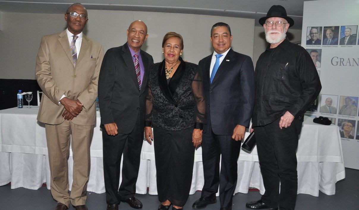 Carlos T. Martínez pone en circulación “Grandes Dominicanos” imagen