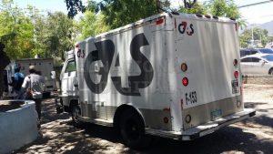 Un hombre entrega medio millón de dinero robado a camión en Azua