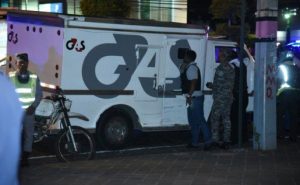 Policía arresta a otros dos presuntos implicados asalto camión en Azua