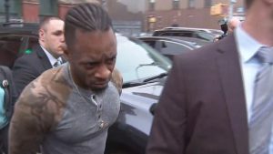 Acusan profesor de mantener contacto sexual con estudiante