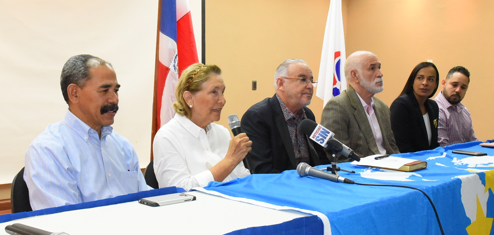 Campeonato de Natación dedicado a entrenadora Carmen Flamberg imagen