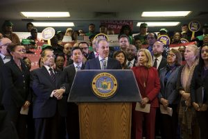Schneiderman presenta demanda para impedir exigencia Trump en Censo