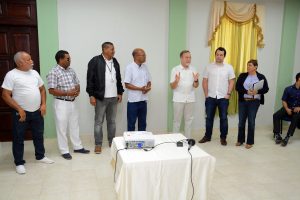 PEDERNALES: Promueven intercambio entre pescadores y supermercados