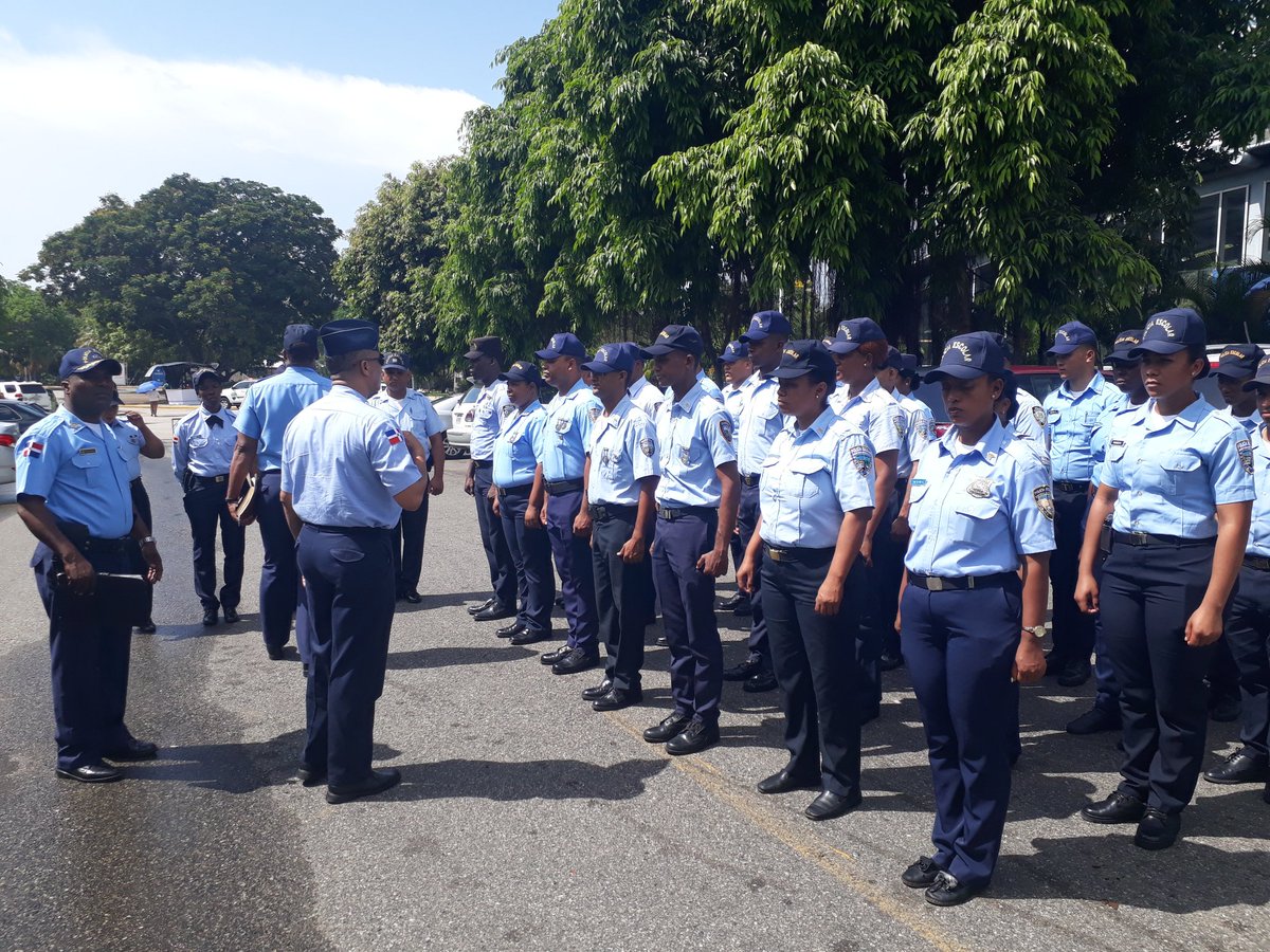 Más de 100 agentes Policía Escolar brindan seguridad en FILSD 2018 imagen