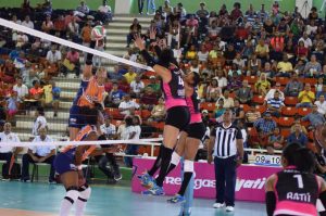 Caribeñas vencen Cristo Rey y toman delantera final voleibol
