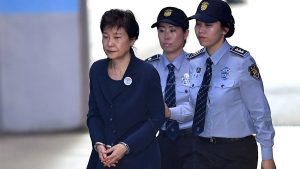 COREA DEL SUR:  Condenan a 24 años prisión a la expresidenta Geun-hye