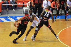 Plaza vence al GUG en la serie semifinal basket de Santiago Plaza vence al GUG en la serie semifinal basket de Santiago