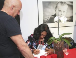 ESPAÑA: Ministra Consejera Embajada RD pone a circular novela ESPAÑA: Ministra Consejera Embajada RD pone a circular novela