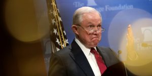 EEUU: Fiscal General amenaza dejar cargo ante presiones de Trump