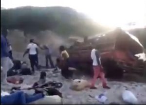 JIMANÍ: Camión repleto de haitianos se accidenta; varios en estado grave