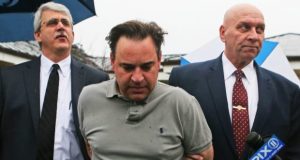 Juez admite haber sustraído ropa íntima de casa de una vecina