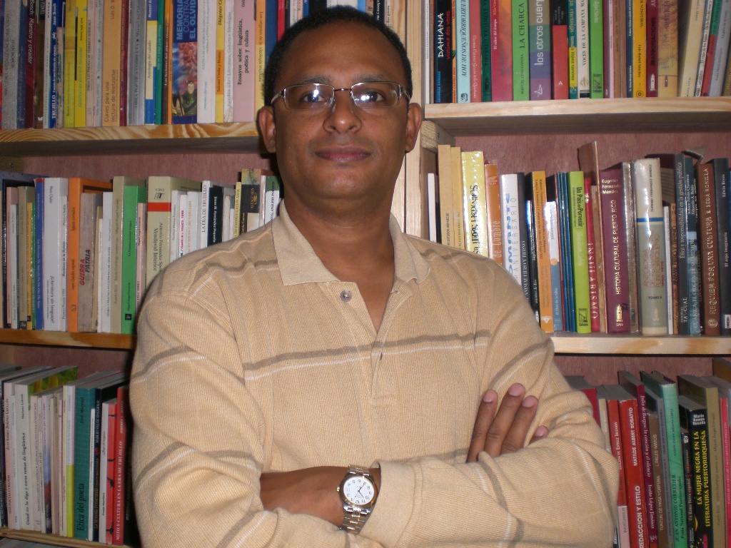 La FILSD reconoce trayectoria literaria poeta Miguel Ángel Fornerín imagen