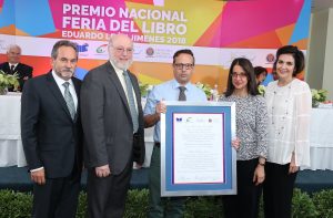 Carlos Esteban Deive gana Premio Nacional Eduardo León Jimenes