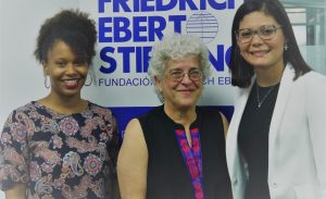 Realizan debate sobre el aborto y autonomía de la mujer