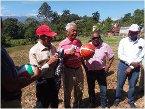 JARABACOA: Junta Vecinos Buena Vista recibe útiles