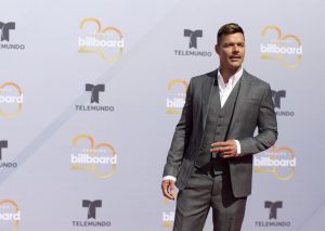 El brillo y glamour engalanan alfombra roja de los Billboard latinos