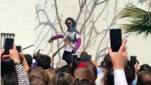 España: Queman muñeco dominicana Julia Quezada; denuncian racismo España: Queman muñeco dominicana Julia Quezada; denuncian racismo