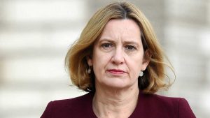 LONDRES: Dimite la ministra del Interior tras polémica inmigración LONDRES: Dimite la ministra del Interior tras polémica inmigración