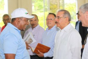 SAN CRISTOBAL: Danilo promete ayuda para un millón discapacitados