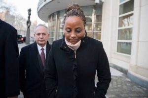 NUEVA YORK: Asambleísta dimite antes de juicio por fraude