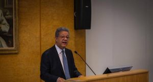 LF dicta conferencia en Universidad de Columbia