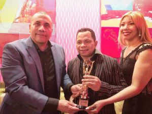 Entregan premio “Trayectoria Artística” al bachatero Joe Veras