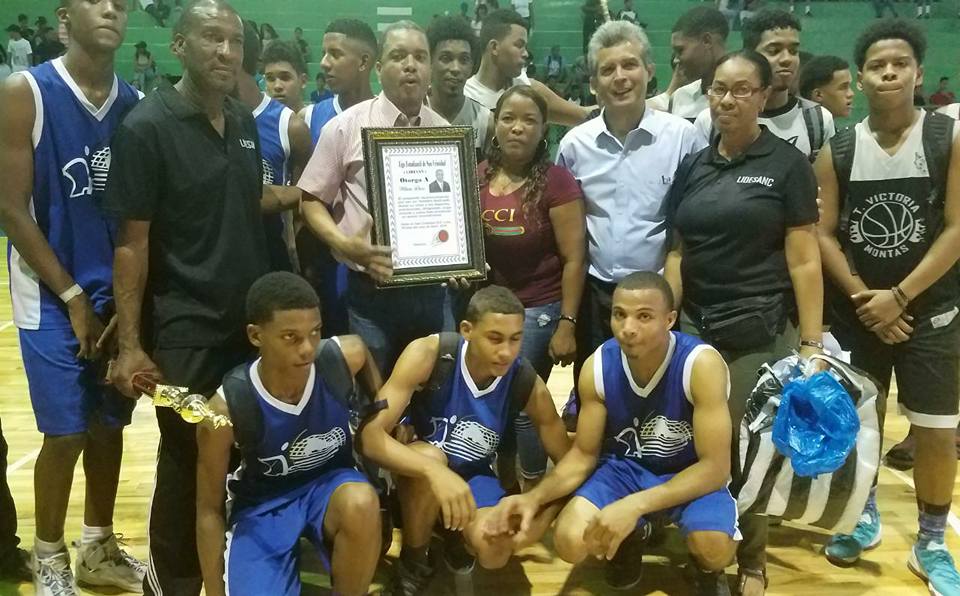 Liga Estudiantil reconoce profesor Wilson Díaz imagen