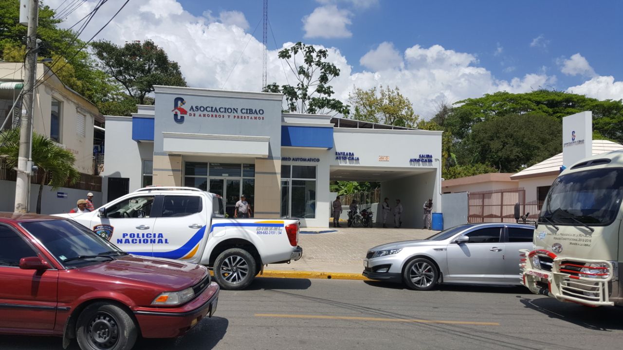 SANTIAGO: Desconocidos asaltan una entidad bancaria en ciudad Tamboril imagen