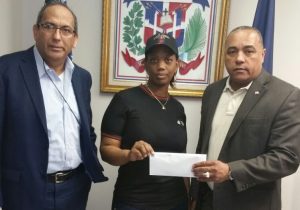 NUEVA JERSEY: Consulado entrega ayuda familiares niña cayó apartamento NUEVA JERSEY: Consulado entrega ayuda familiares niña cayó apartamento