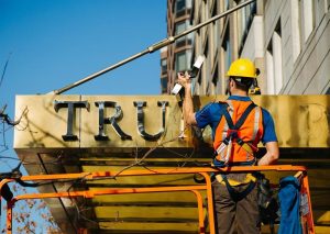 Jueza dictamina que residentes de edificio pueden retirar nombre Trump Jueza dictamina que residentes de edificio pueden retirar nombre Trump