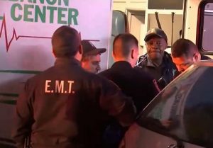 NUEVA YORK: Turba destruye ambulancia tras mortal balacera