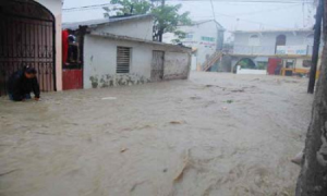Lluvias desplazan a 3.070 personas de sus hogares