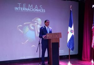 Académico español pondera importancia libro del dominicano Iván Gatón Académico español pondera importancia libro del dominicano Iván Gatón