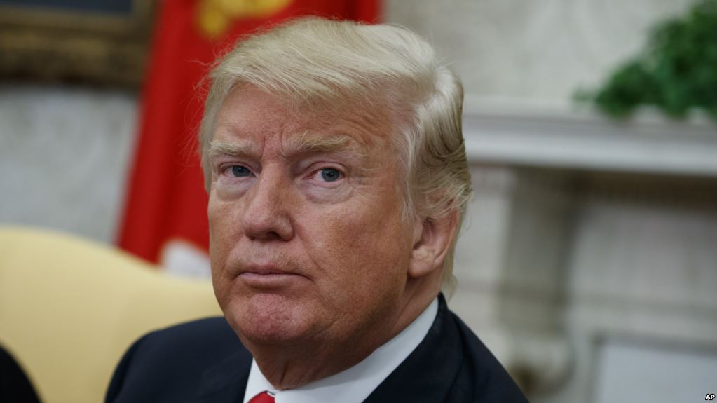Trump: Es una «infamia» divulgación de preguntas sobre la «trama rusa» imagen