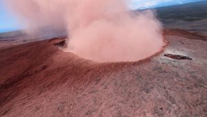 HAWAI: Erupción de un volcán obliga al desalojo de 10,000 personas