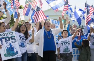 EEUU quita TPS 55.000 hondureños y les pide salir del país antes 2020