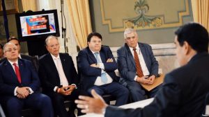 VENEZUELA: Maduro propone postergar reconversión dos meses