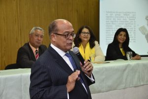 Médico Silié Ruiz dicta conferencia en Ministerio Economía Médico Silié Ruiz dicta conferencia en Ministerio Economía