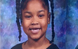 NUEVA JERSEY: Niña muere al caer de ventana mientras brincaba en la cama