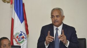 Ministro de Agricultura dice no quiere ver políticos ni amigos ofreciéndole contratos