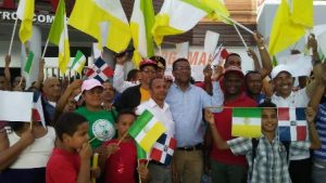 Jóvenes realizan  acto por valores patrios, la familia y sana convivencia