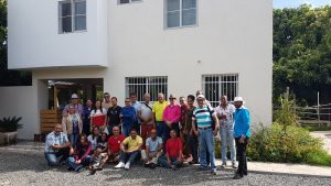 Escritores distintos géneros celebran encuentro literario en Baní