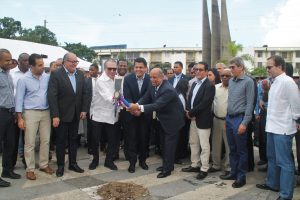 Alcaldía del DN inicia trabajos remozar Plaza La Trinitaria