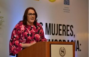 Ministra reclama se cumpla 50% de participación mujeres en partidos