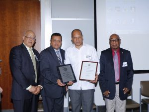 Profesionales de la Salud reconocen al comunicador Rafael Díaz