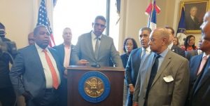 PRM elogia reconocimiento a Peña Gómez por Congreso de EEUU